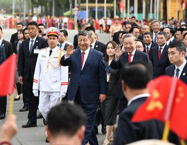 信用平台出租
_图集|越共中央总书记苏林为习近平举行欢迎仪式