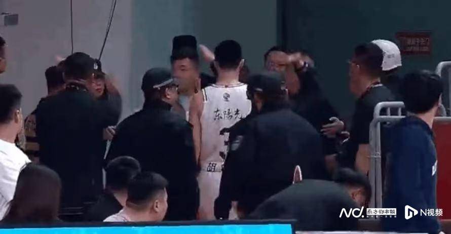 怎么申请皇冠信用網
_八强战广东男篮再负山西怎么申请皇冠信用網
,杜锋:胡明轩被罚下对我们伤害太大