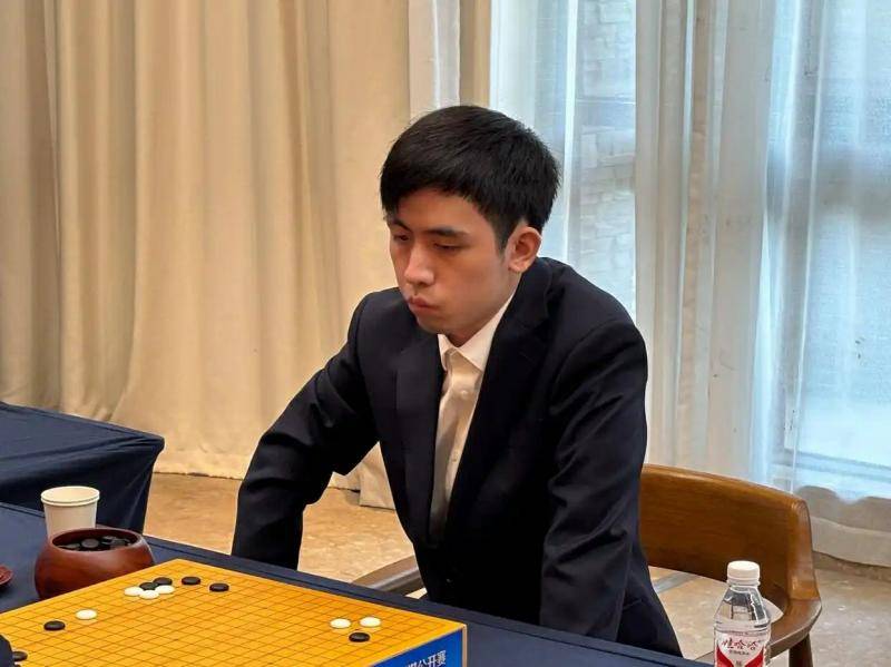 皇冠信用网址
_中国围棋诞生第24位世界冠军 “04后”王星昊迅猛崛起