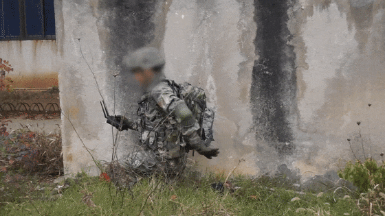 皇冠信用网如何注册
_起猛了！看见“保温杯”在天上飞皇冠信用网如何注册
，网友：“四合一！科幻照进现实~”