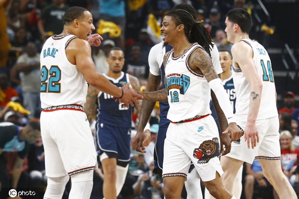 皇冠信用网出租
_莫兰特带伤出战22+9浓眉空砍40+9 灰熊胜独行侠进季后赛