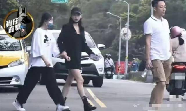 皇冠信用网代理
_大S儿女回北京皇冠信用网代理
，张兰拉着小玥儿逛街，网友夸汪小菲好帅