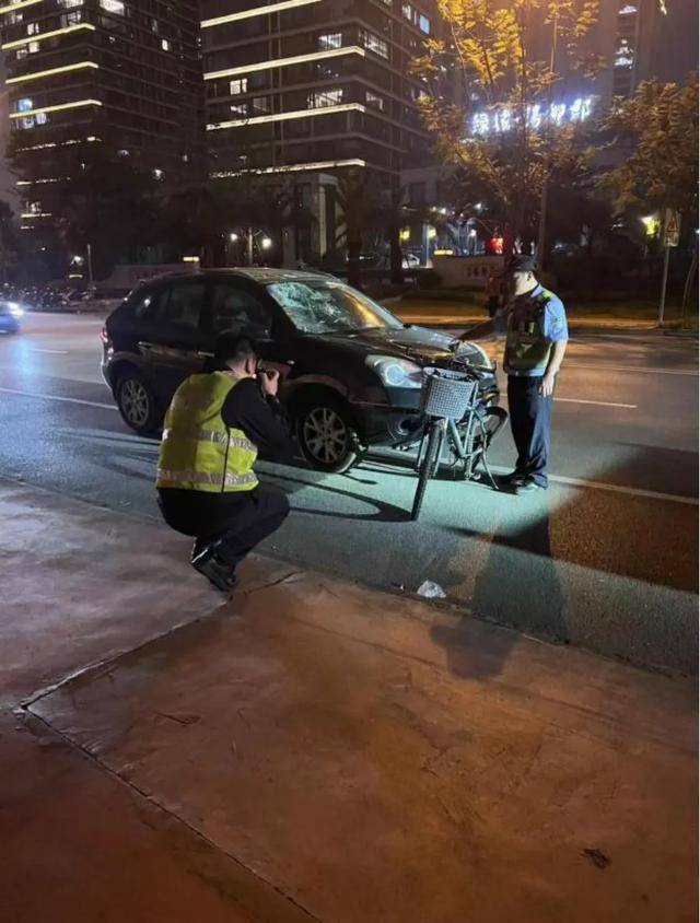 皇冠信用网代理
_六旬男子骑车被越野车撞飞皇冠信用网代理
，女儿发帖：肇事司机是退休法官