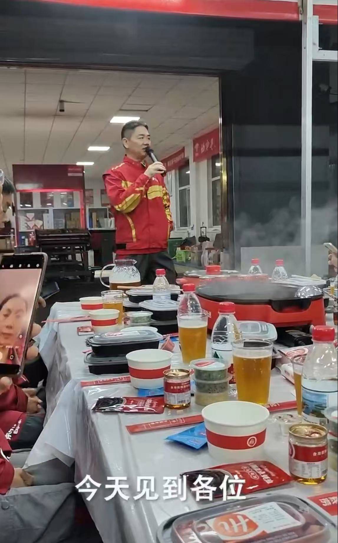 皇冠信用網登2代理
_刘强东冲到一线:白天送外卖皇冠信用網登2代理
,晚上请骑手吃海底捞