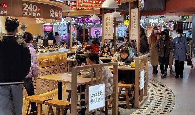 皇冠皇冠平台
_商铺168家皇冠皇冠平台
，餐饮占了98家，商场正在变成大食堂