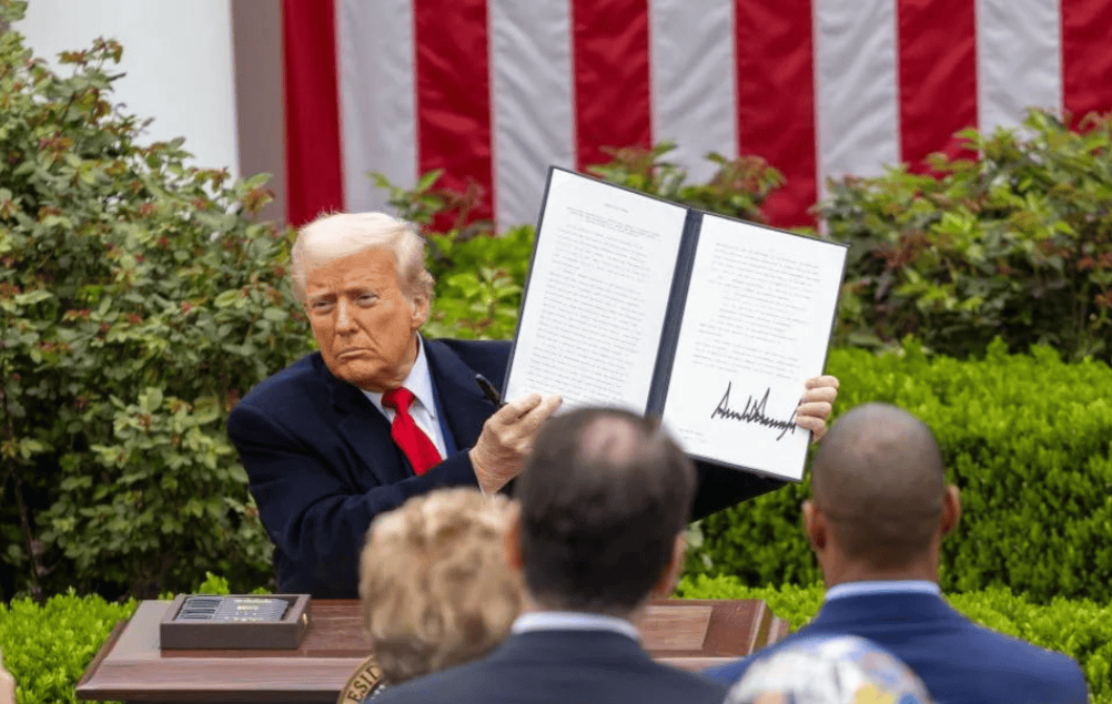 皇冠信用網哪里申请
_中美局势升级皇冠信用網哪里申请
，特朗普逼欧盟2选1，关键时刻，冯德莱恩态度变了