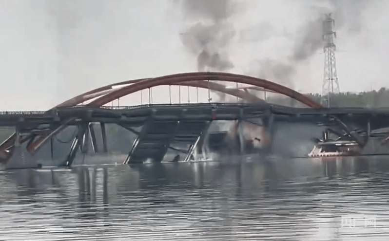 皇冠信用网出租代理
_目击者讲述北京潮白河大桥起火过程：早上4点多 桥下开始冒烟