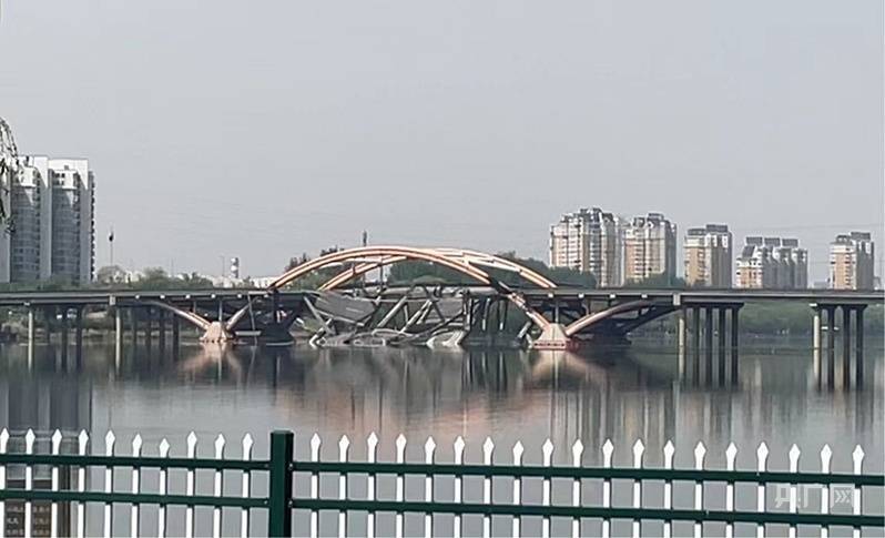 皇冠信用网出租代理
_目击者讲述北京潮白河大桥起火过程：早上4点多 桥下开始冒烟