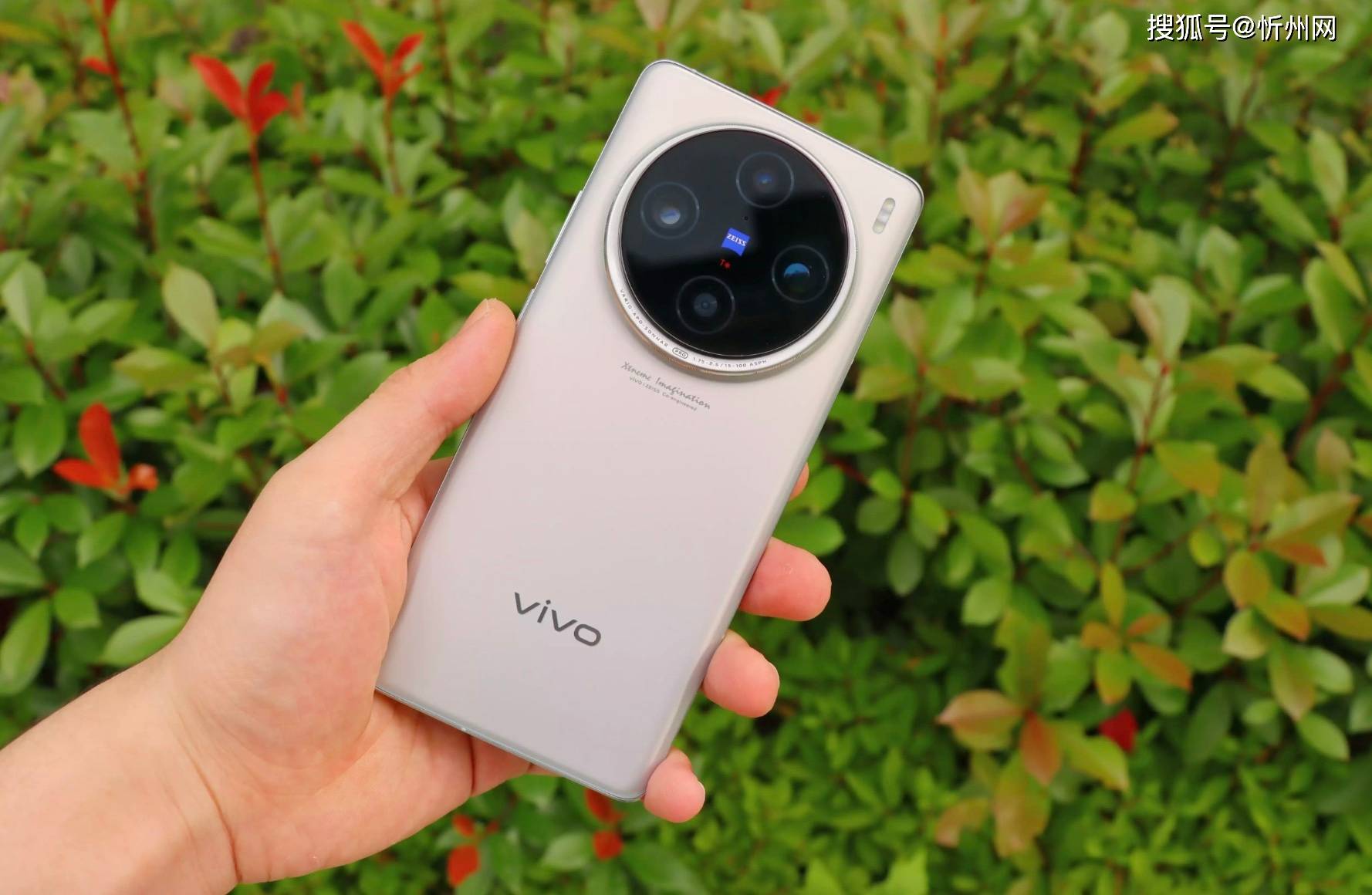 皇冠信用网如何申请
_从5599元跳水至3499元皇冠信用网如何申请
,16G+512G+100倍变焦,高端机跌至中端机市场