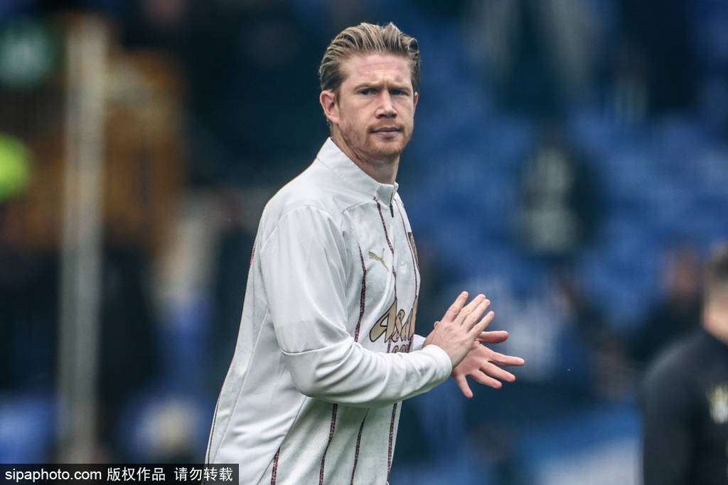 皇冠信用网出租足球
_观战台：皇马VS巴萨争夺国王杯 利物浦拜仁或提前夺冠