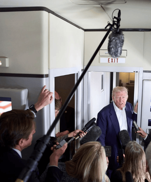 皇冠代理登1租用
_特朗普回应印巴紧张局势:“不管通过哪种方式皇冠代理登1租用
,他们终会找到解决办法”