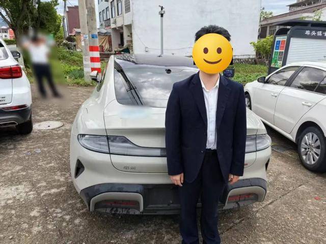 皇冠信用網正网
_浙江小伙刚提了一辆小米汽车就开始狂飙皇冠信用網正网
！结果悲剧了