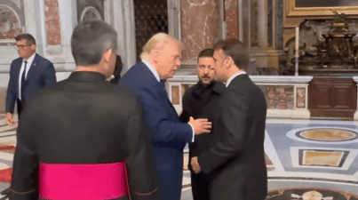 皇冠信用网
_再续“握手之战”?美媒:马克龙与特朗普在梵蒂冈会面皇冠信用网
,“一次没握,一次握手时间很长且力度十足”