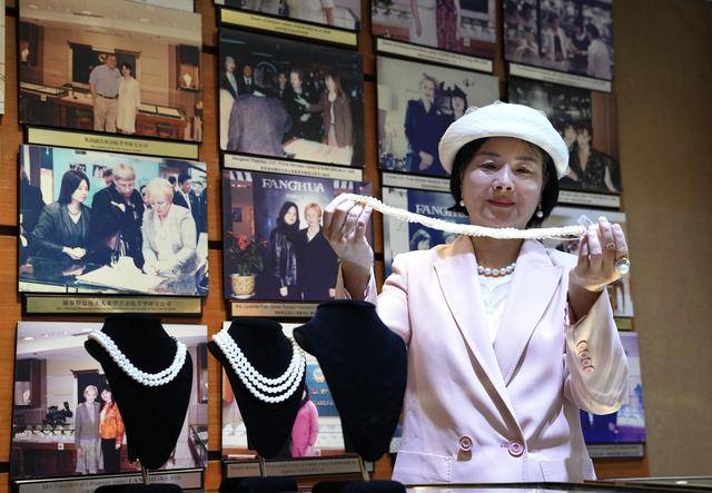 皇冠信用网申请开通
_“民间珍珠外交官”白如芳逝世皇冠信用网申请开通
！曾为撒切尔夫人编珍珠项链