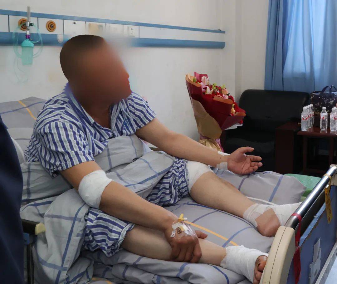 皇冠信用網正网
_心疼皇冠信用網正网
!56岁民警被毒贩拖行近200米