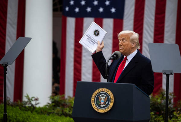 皇冠皇冠代理平台
_“这是逼中国放弃美债皇冠皇冠代理平台
，特朗普搬起石头砸自己的脚”