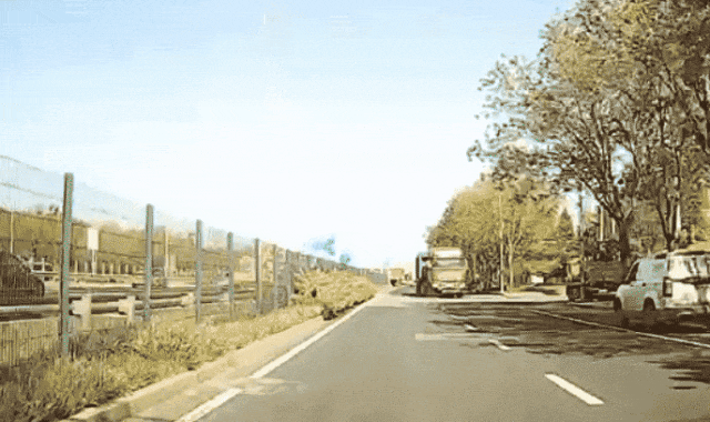 如何申请皇冠信用盘
_吓得手直抖如何申请皇冠信用盘
!两货车在北京高速出口突然逆行掉头!