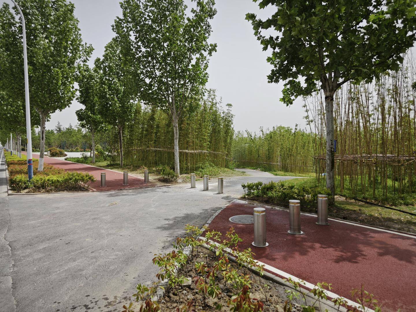 怎么申请皇冠信用網
_西安一网友称骑行时险撞上横在路口的钢丝 回访该路段：未见钢丝怎么申请皇冠信用網
，已安装隔离墩