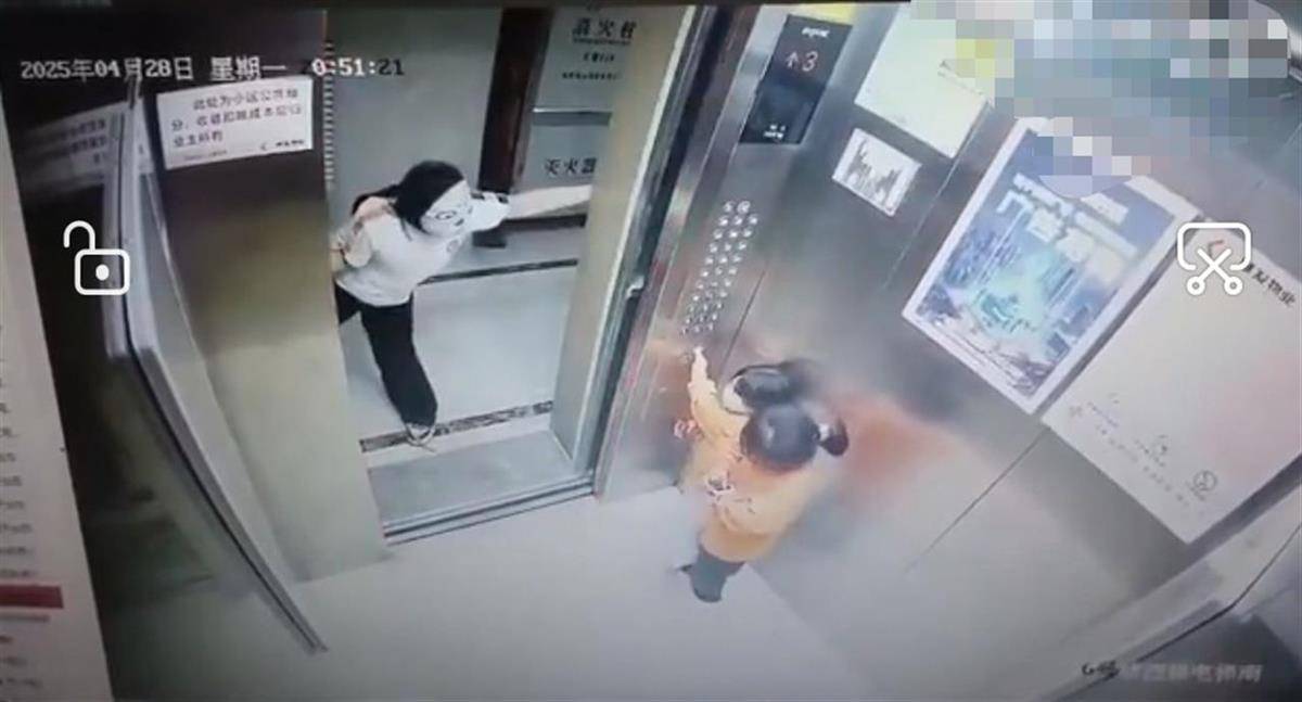 皇冠信用网怎么开户
_“面具女孩”多次恐吓电梯内两幼童皇冠信用网怎么开户
，当事女孩及家长道歉后获谅解