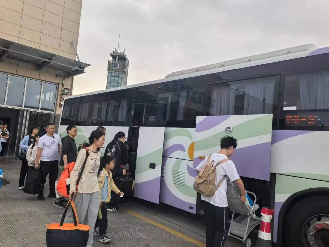 皇冠登3代理申请
_马上影响上海！降雨突袭+9级大风皇冠登3代理申请
，部分轮渡停航，气温冲上33℃后，暴跌11℃