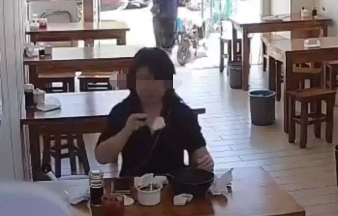 皇冠登3代理申请
_事发上海一餐馆!女子用餐后将擦鼻涕纸扔进碗罐皇冠登3代理申请
,多方回应