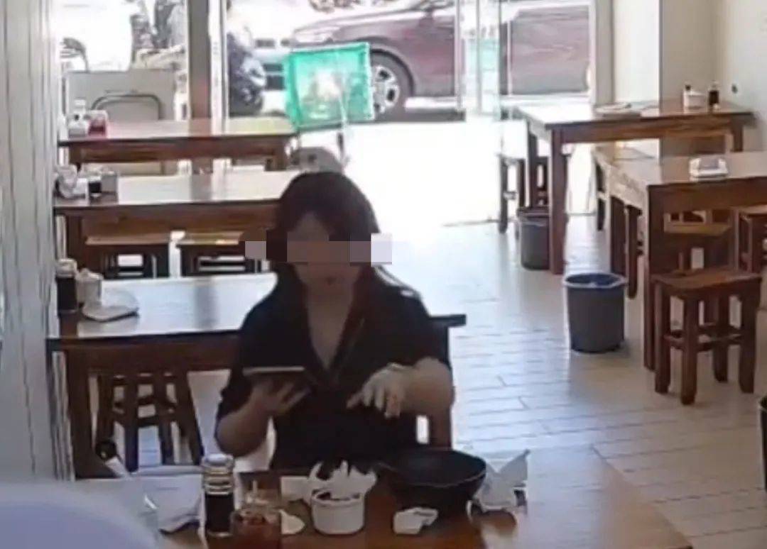 皇冠登3代理申请
_事发上海一餐馆!女子用餐后将擦鼻涕纸扔进碗罐皇冠登3代理申请
,多方回应