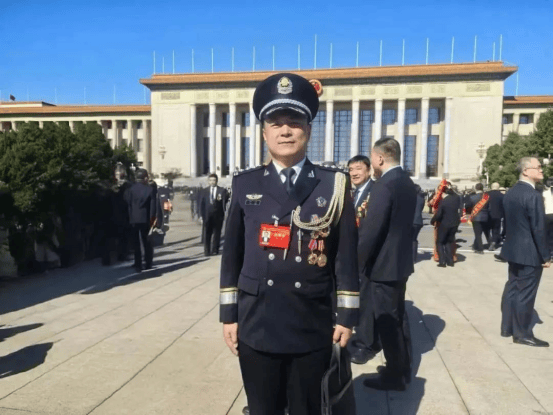 hga025开户
_苏州民警严方：840余万枚指纹、9000余起案件hga025开户
，他在方寸间寻找真相