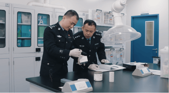 hga025开户
_苏州民警严方：840余万枚指纹、9000余起案件hga025开户
，他在方寸间寻找真相