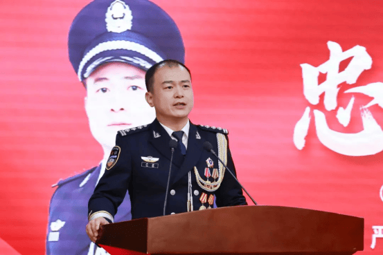 hga025开户
_苏州民警严方：840余万枚指纹、9000余起案件hga025开户
，他在方寸间寻找真相