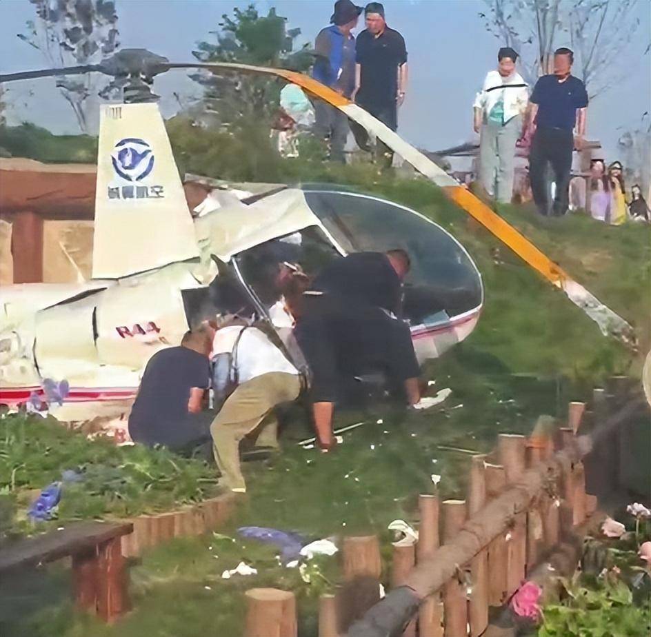 皇冠信用盘登2代理申请
_苏州太湖直升机迫降皇冠信用盘登2代理申请
,救援人员奋力从机舱里抢救人员