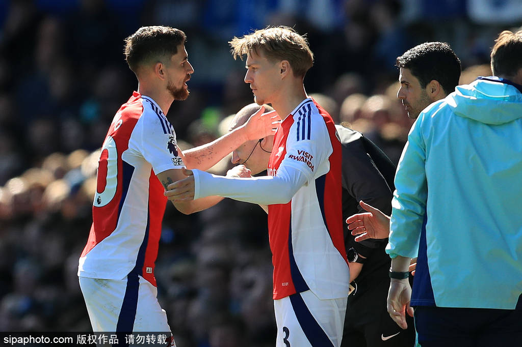 皇冠信用网在线申请
_15岁天才少年能否撼动队长地位皇冠信用网在线申请
?阿尔特塔透露未来计划