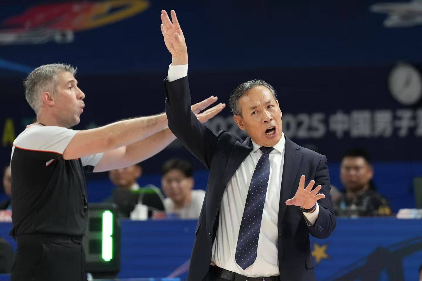 足球比赛外围买球网站
_少足球比赛外围买球网站
了两主将 照样三比零 北京北汽队冲进总决赛