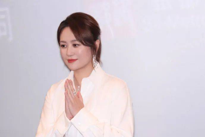 皇冠信用APP下载
_马丽情绪突然崩溃:最坏结果是和沈腾不再合作