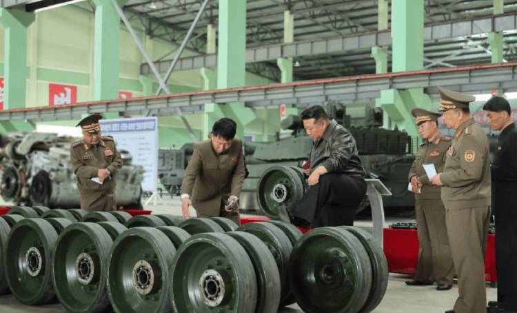 如何代理皇冠信用盘
_金正恩“跪地”察看如何代理皇冠信用盘
，朝鲜“钢铁猛兽”亮相