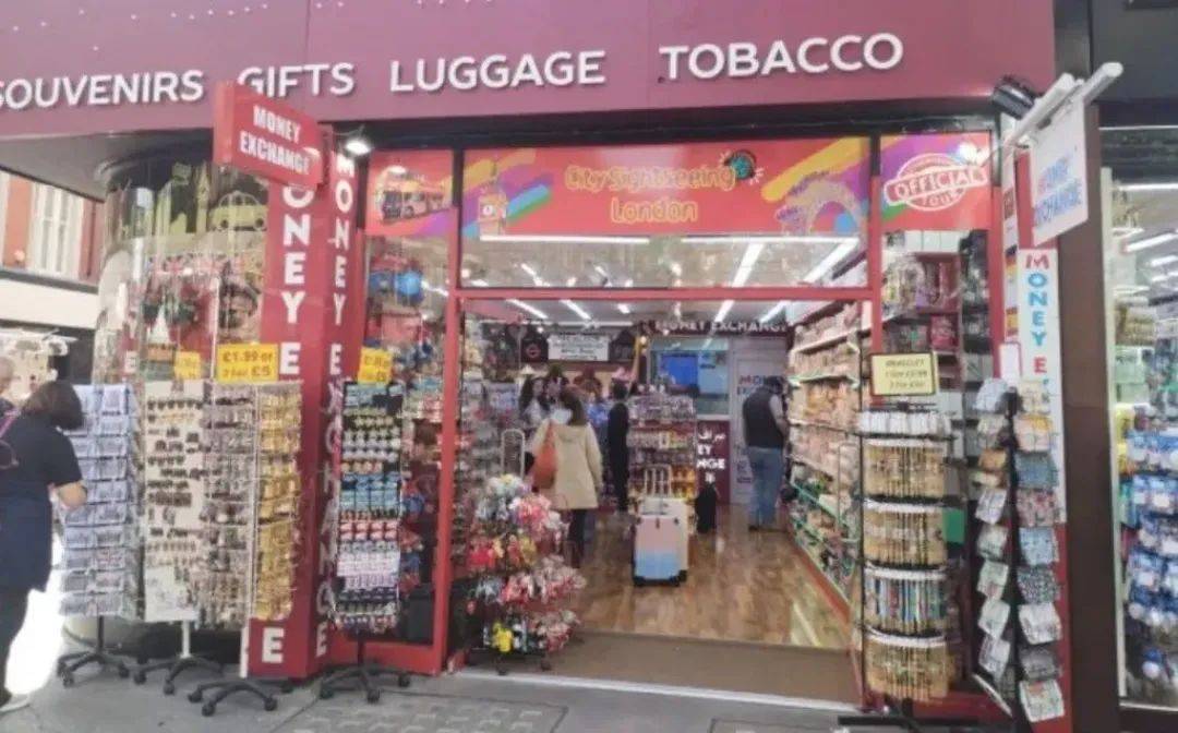 如何申请皇冠信用盘
_英国一糖果店有隐藏通道如何申请皇冠信用盘
,游客给近9000元才能进去,里面都是假货