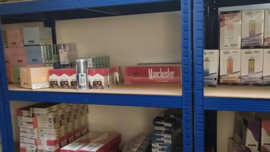 如何申请皇冠信用盘
_英国一糖果店有隐藏通道如何申请皇冠信用盘
,游客给近9000元才能进去,里面都是假货