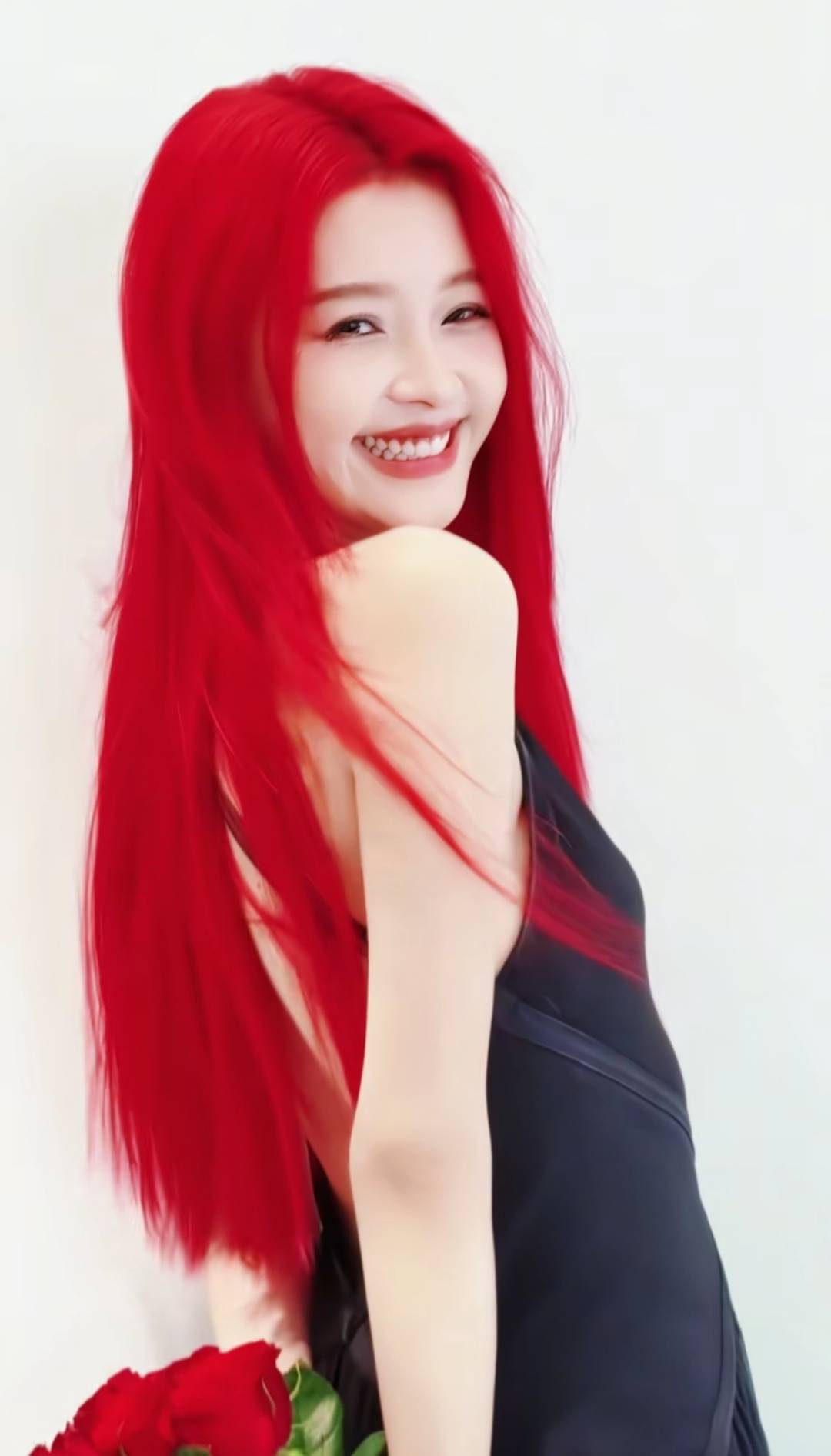 皇冠信用盘在线开户
_女演员染红色头发皇冠信用盘在线开户
,称“吃了三天过敏药才敢染”