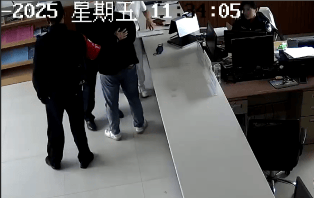 皇冠信用网会员账号
_“女士皇冠信用网会员账号
，请把您的丈夫也叫来吧……”