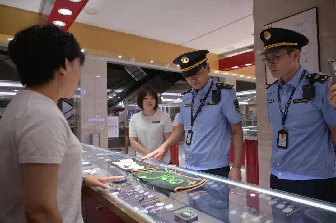 信用盘如何申请
_许昌市场监管部门对胖东来玉石开展日常检查：平均毛利率不超20％