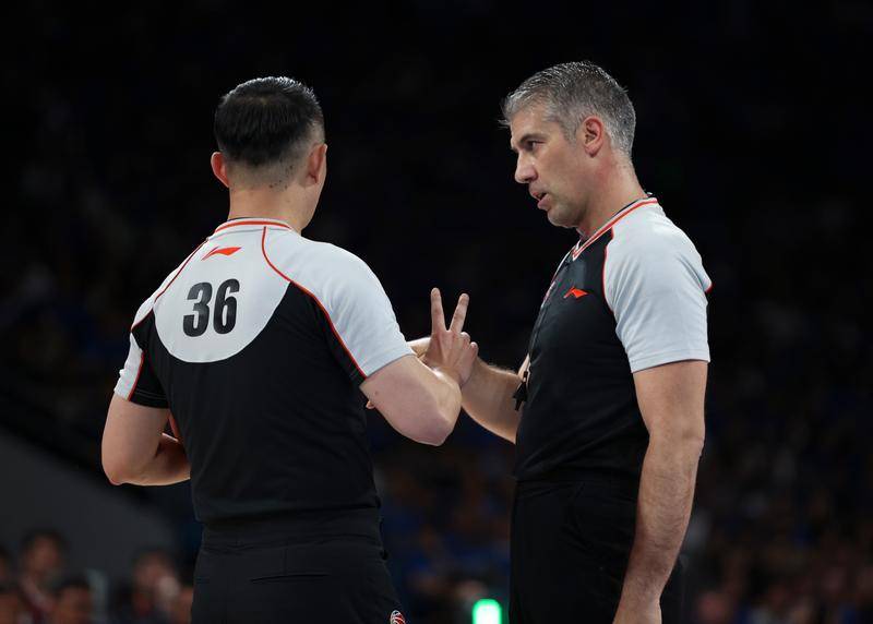 皇冠信用网开户
_曝CBA总决赛裁判配置升级 将由三名外籍裁判执法