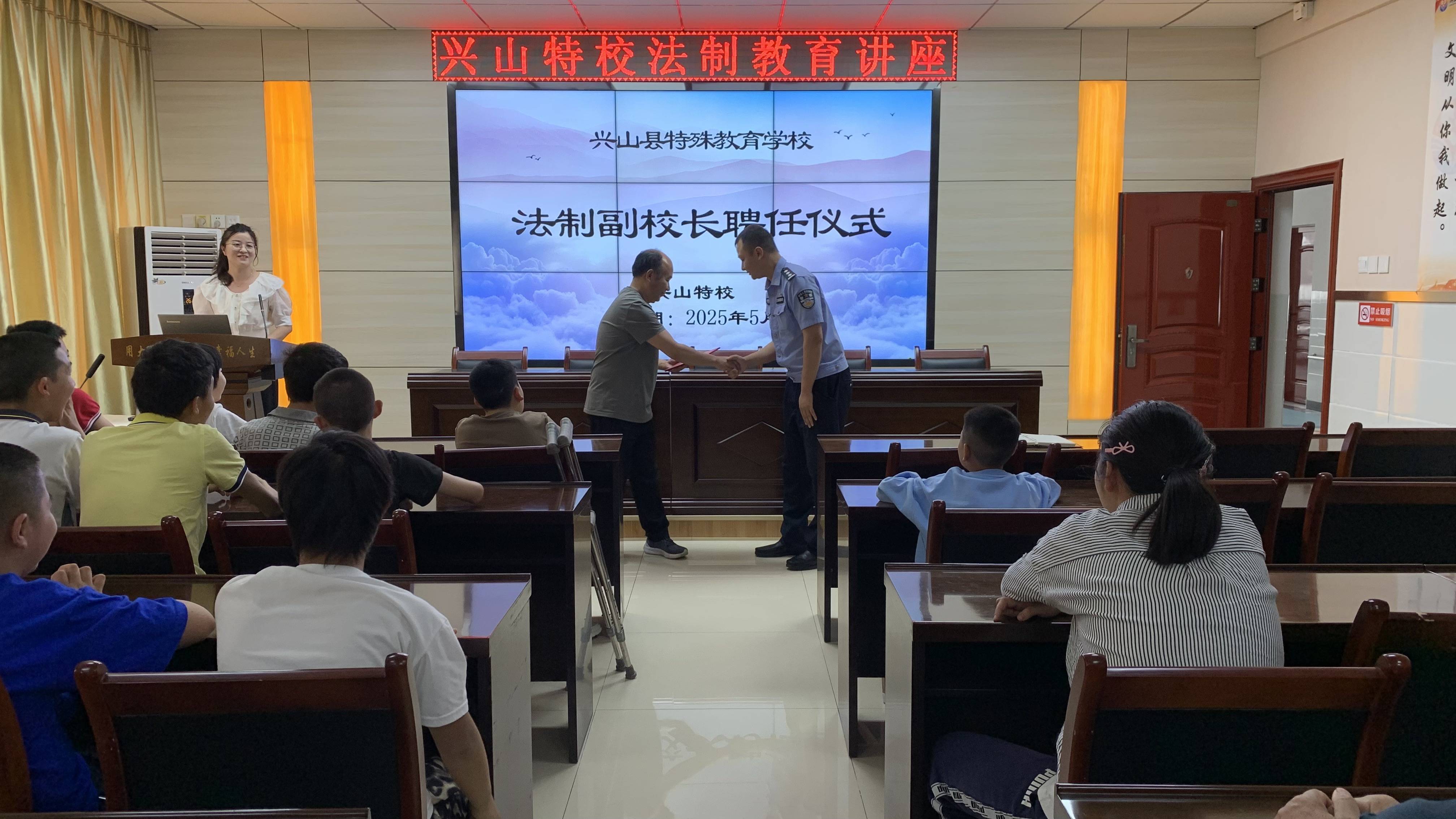 皇冠信用網最高占成
_爱心守护——兴山站派出所开展法制安全宣传