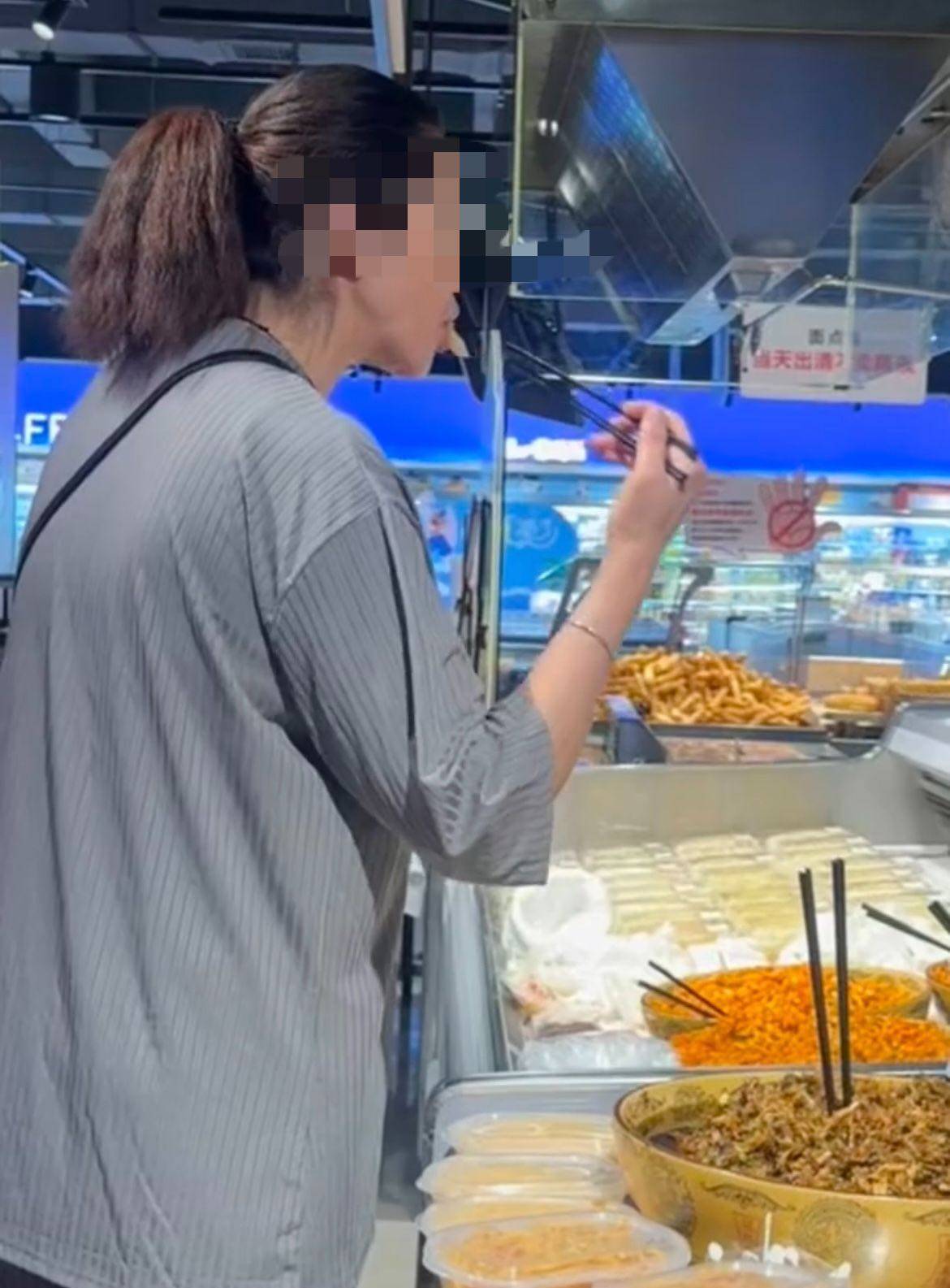 皇冠信用盘登3代理
_女子用超市公筷试吃咸菜后将筷子放回皇冠信用盘登3代理
，涉事门店：已将咸菜下架送检