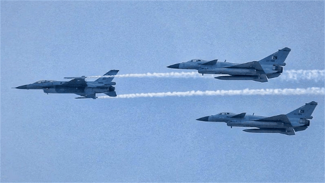 皇冠信用网在线开户
_前线传回战报！歼10C“苍蝇盔”罕见露面皇冠信用网在线开户
，飞行员看哪打哪