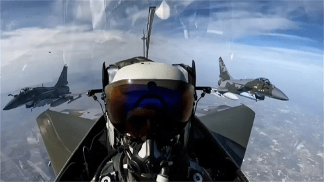 皇冠信用网在线开户
_前线传回战报！歼10C“苍蝇盔”罕见露面皇冠信用网在线开户
，飞行员看哪打哪