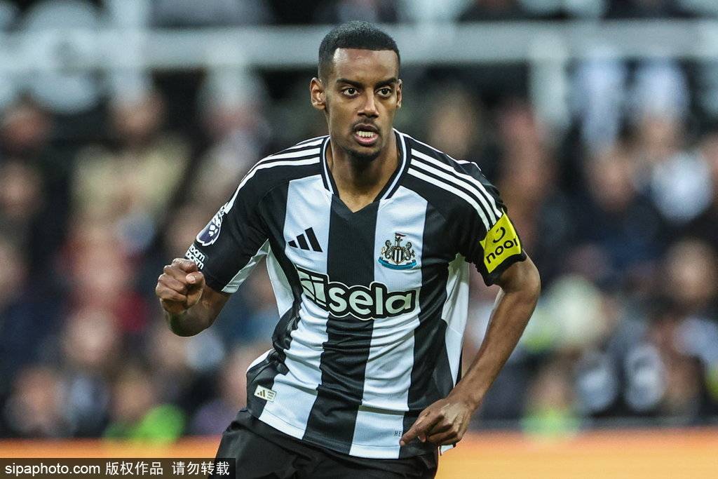 皇冠信用盘在线开户
_观战台：巴萨火拼皇马定乾坤 红军斗枪手+蓝军争5大战