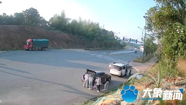 皇冠信用网出租足球
_暗访长沙地下代孕实验室:无牌车单日转运超10名女性进入