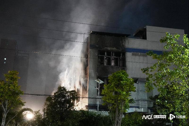 皇冠信用网
_昨夜皇冠信用网
,中山一公司突发大火, 事发时火光冲天