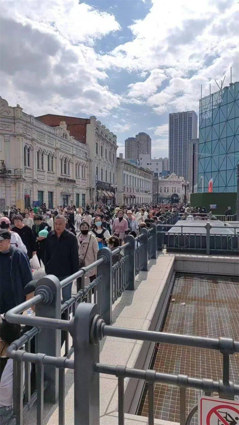 皇冠信用盘注册_哈尔滨地铁3号线中华巴洛克街区站日进出站客流约两万人次皇冠信用盘注册!客流增长超三成