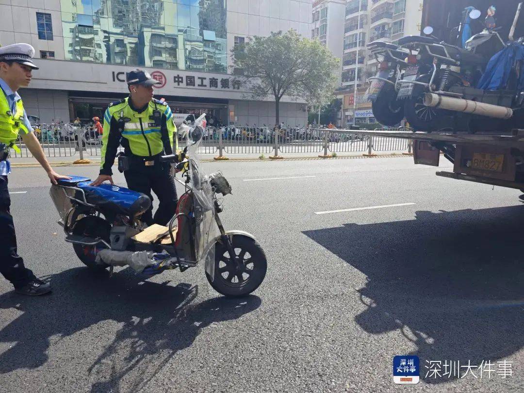 皇冠登3代理申请
_“着实有点吓人”皇冠登3代理申请
!深圳交警现场查扣、拆除!专盯地铁口