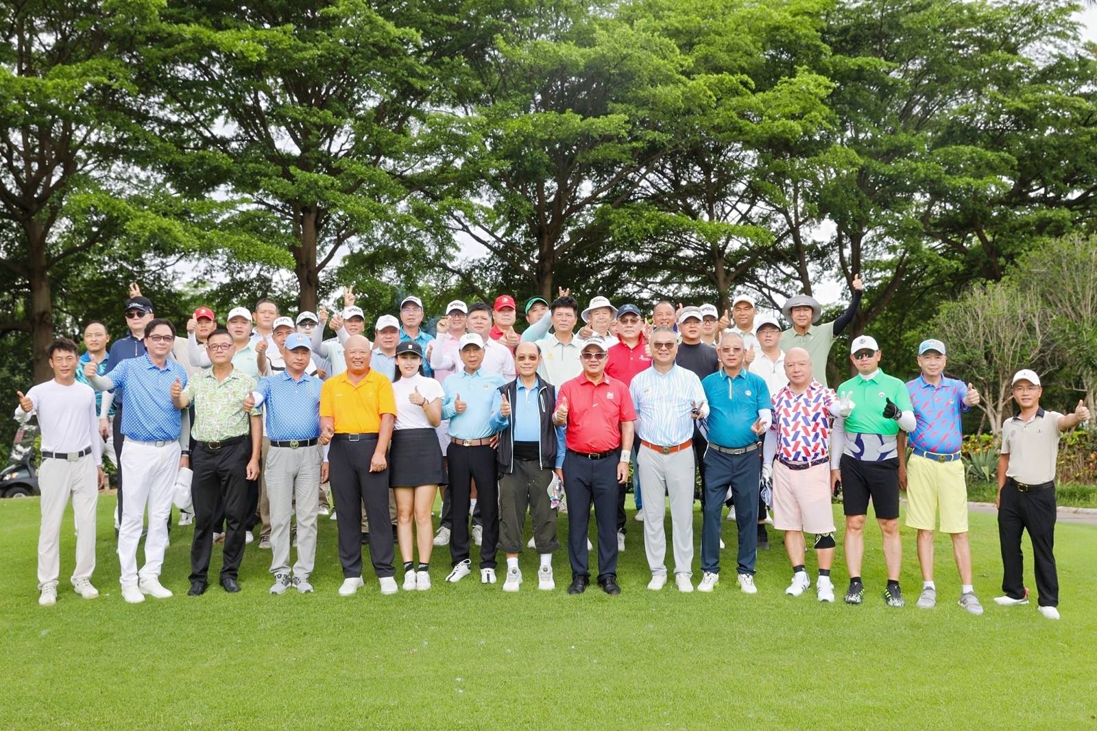 如何申请到皇冠信用网
_欧亚高尔夫球总会领导莅邕暨广西龙高尔夫球队联谊赛